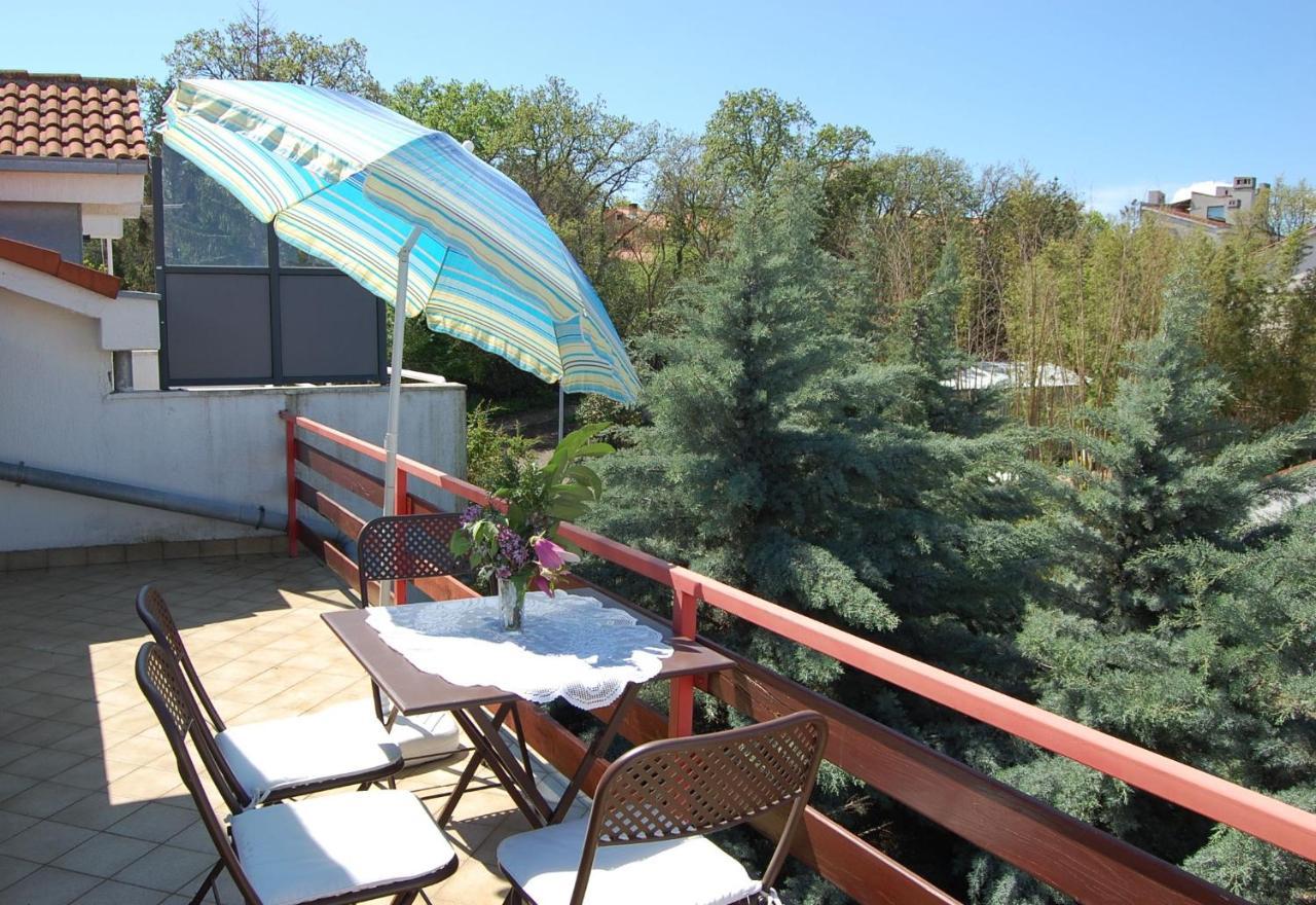 Apartment Ivan By El-Pi Tours Malinska Εξωτερικό φωτογραφία