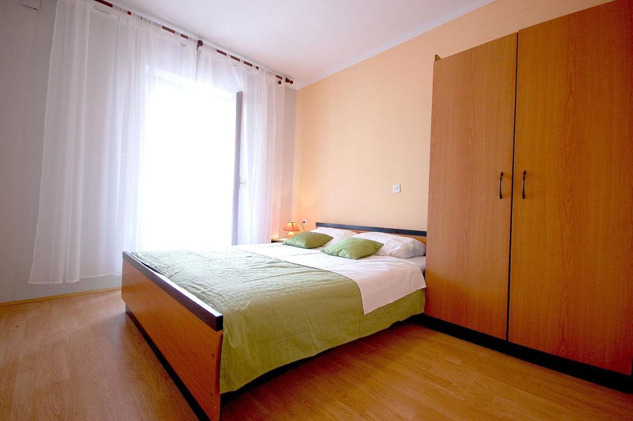 Apartment Ivan By El-Pi Tours Malinska Εξωτερικό φωτογραφία