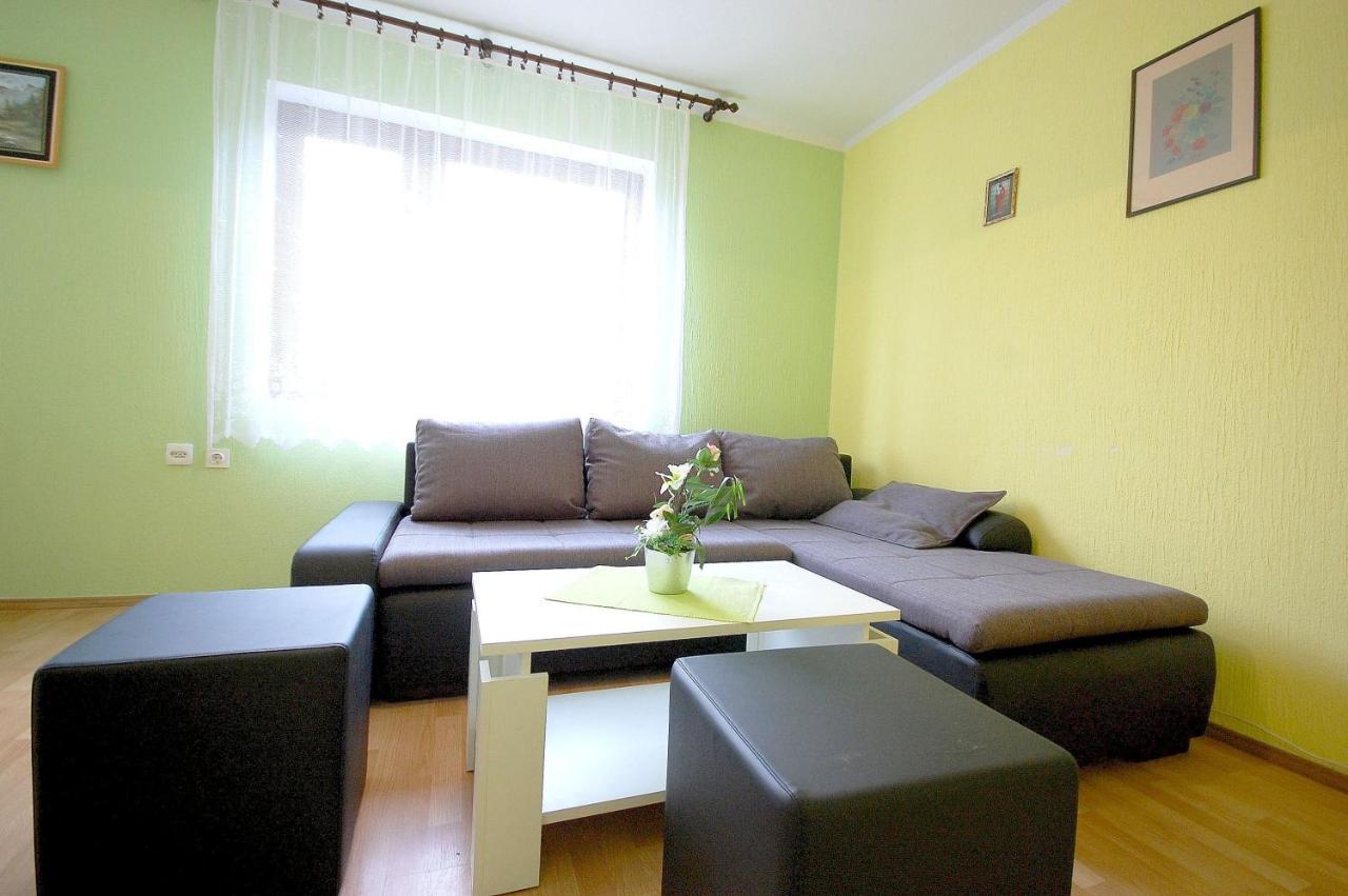 Apartment Ivan By El-Pi Tours Malinska Εξωτερικό φωτογραφία