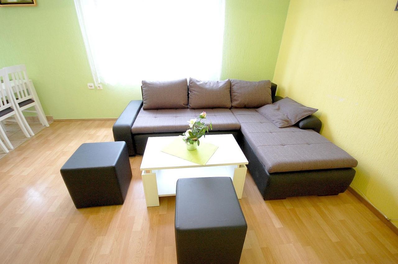 Apartment Ivan By El-Pi Tours Malinska Εξωτερικό φωτογραφία